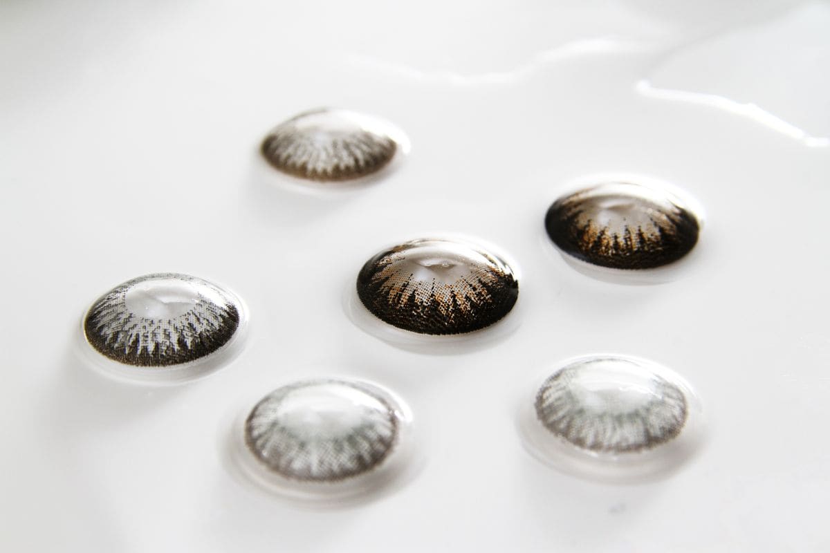 contact-lenses-on-white-background