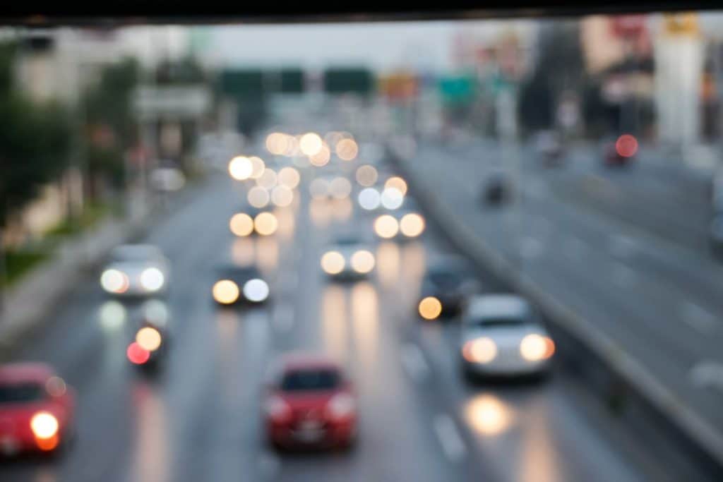 blurry-cars-on-road