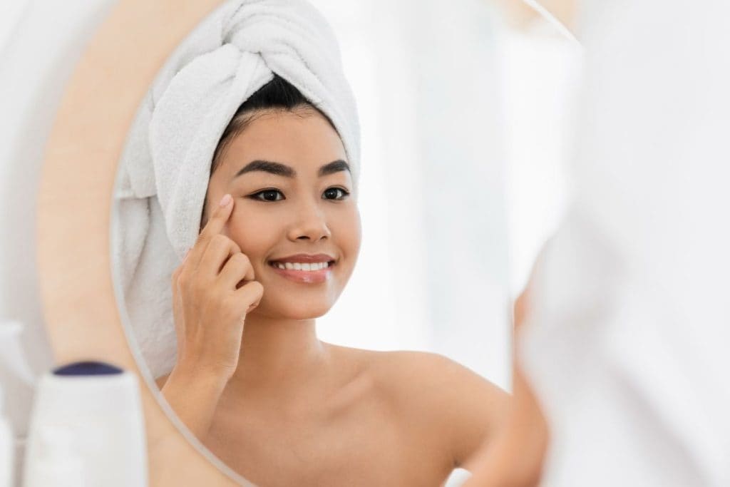 cheerful-woman-with-healthy-eyes