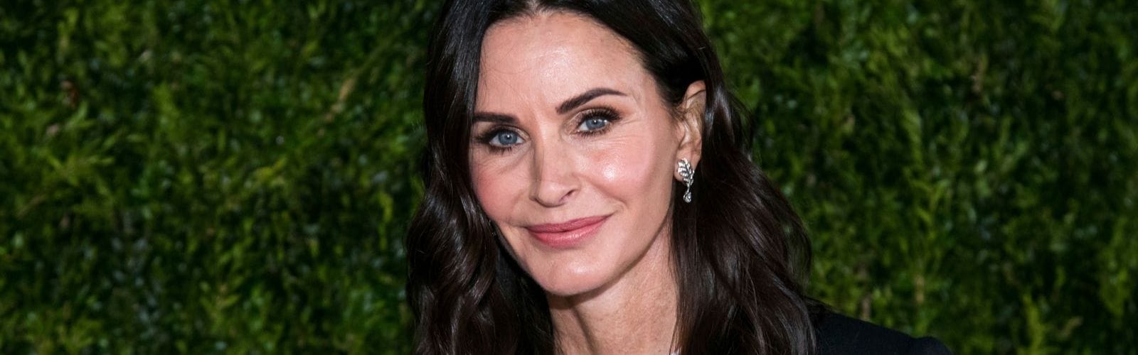 {{mpg_meta_title_celeb}}