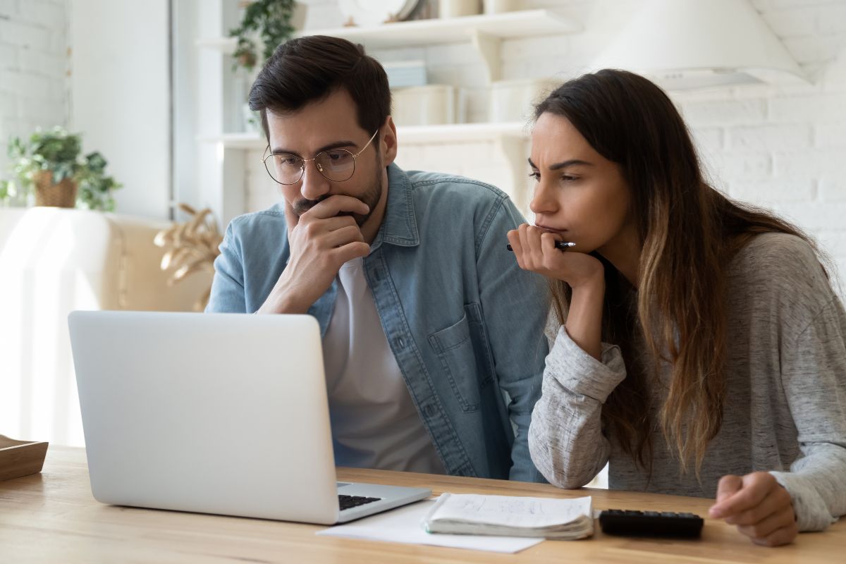 married-couple-looking-at-computer-screen