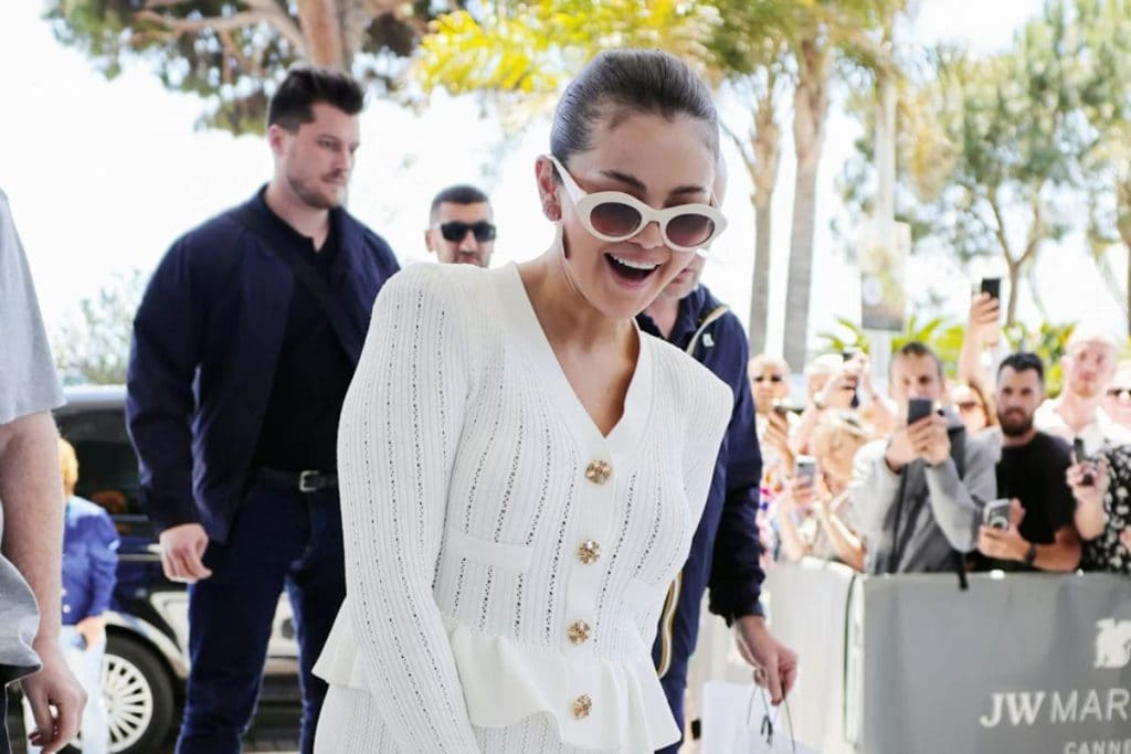 selena-gomez-sunglasses