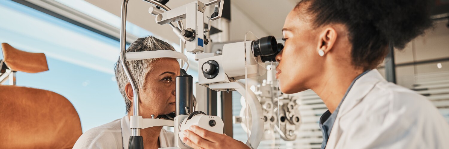 woman visiting the eye doctor