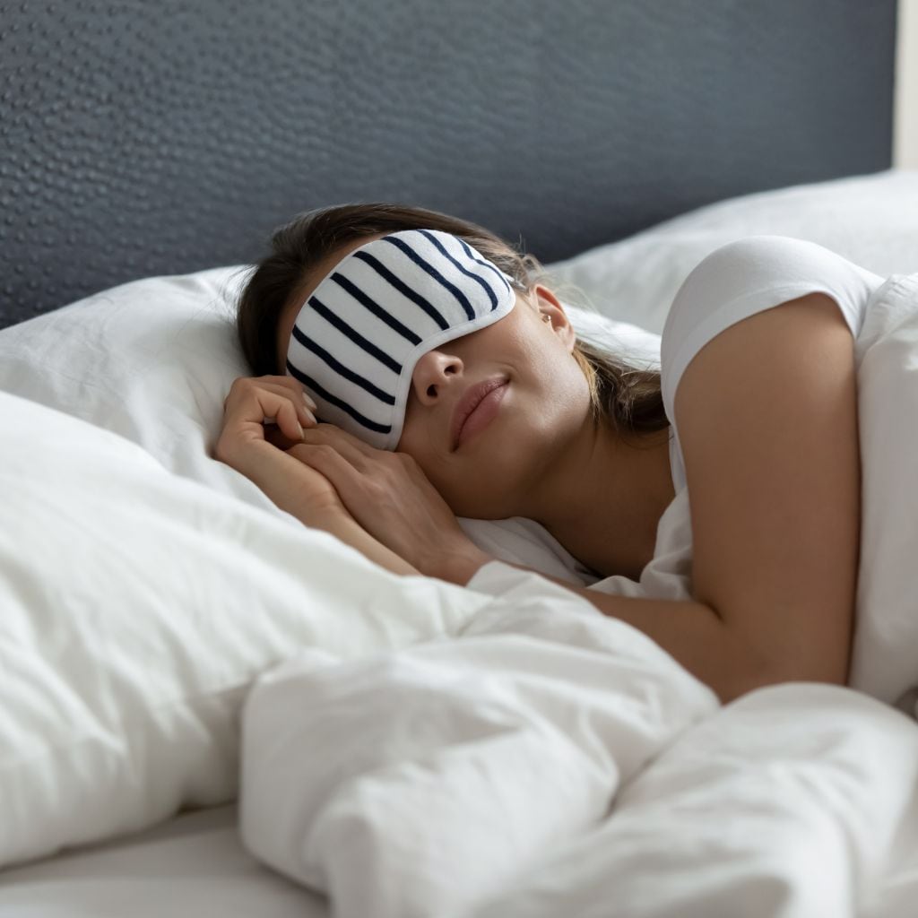 woman-sleeping-with-eye-mask